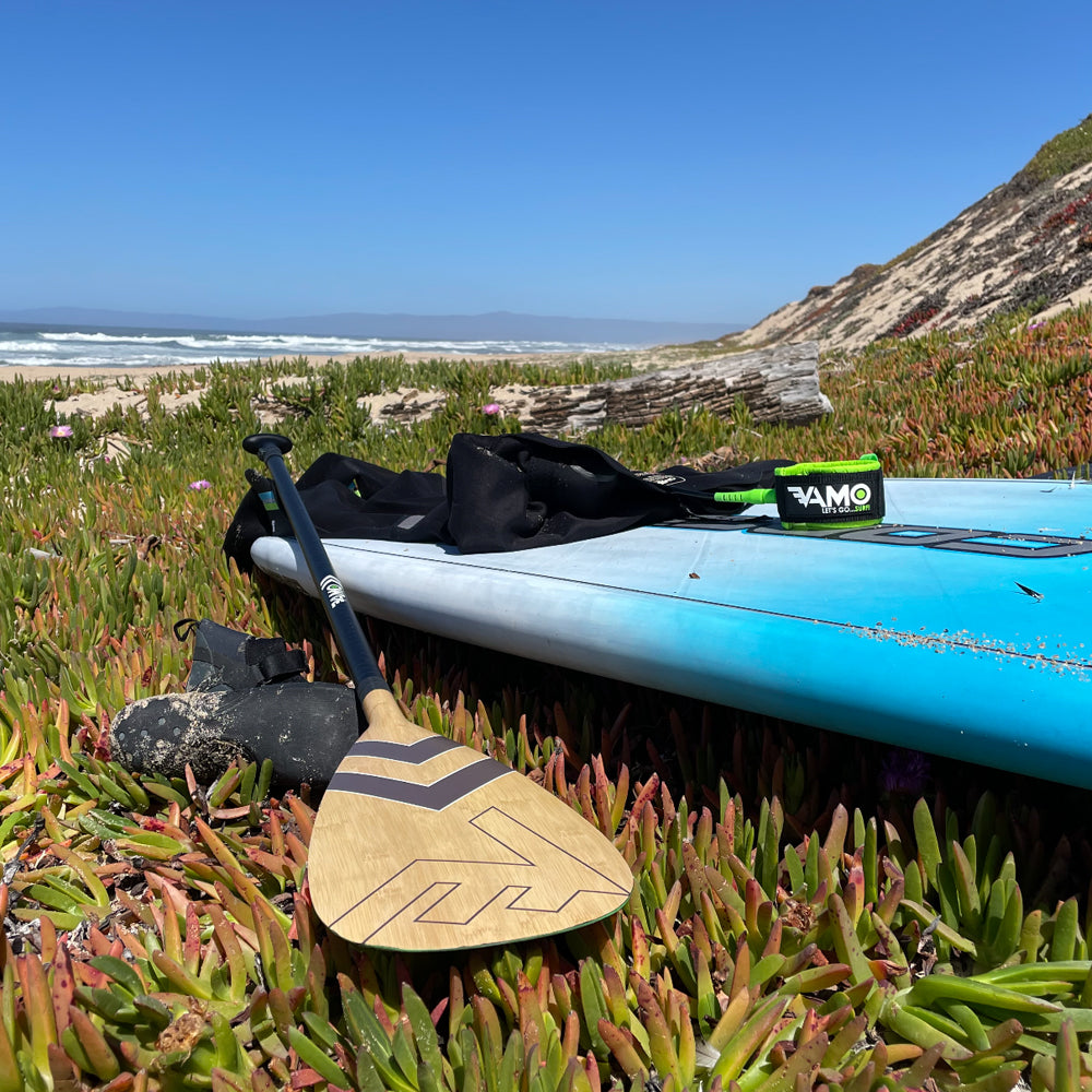 VAMO Bamboo Brown paddle on the beach